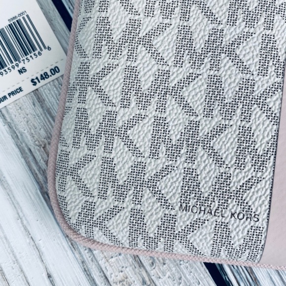 Michael Kors Wristlet - Picture 5 of 7